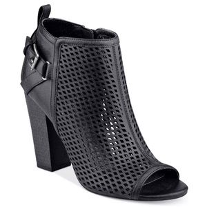 NEW G by Guess Women's Jerzy Sandals